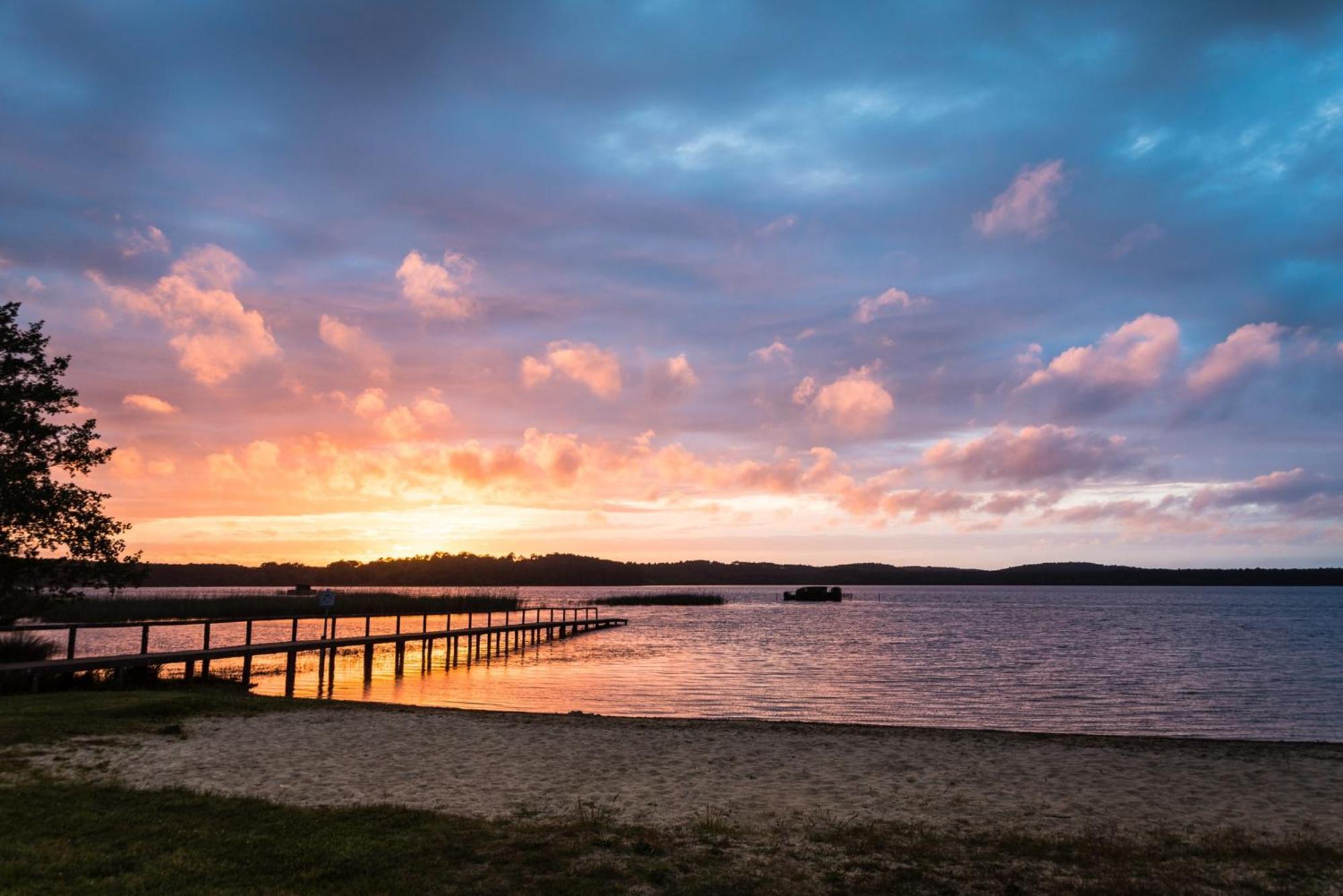 Vk Lake Aureilhan  Buitenkant foto